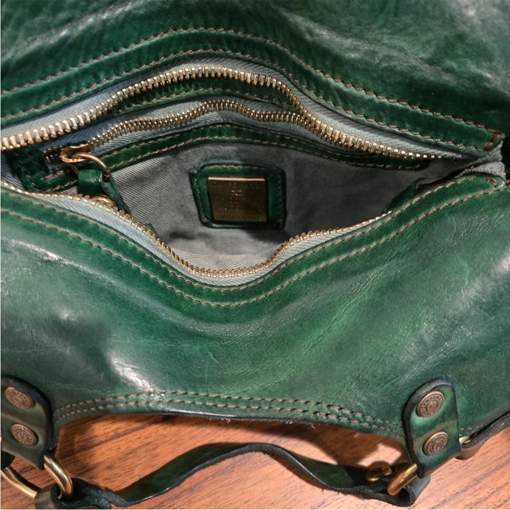 Campomaggi BottleGreen Mamoré Leather Handbag
Italian designed - Picture 4 of 11